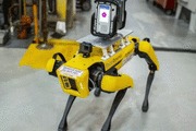 سگ رباتیک از ایمنی کارگران خودروسازی محافظت می کند