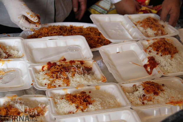 1500 پرس غذای گرم بین نیازمندان کرمانشاه توزیع شد
