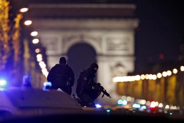 عکس/  وحشت در پاریس 
